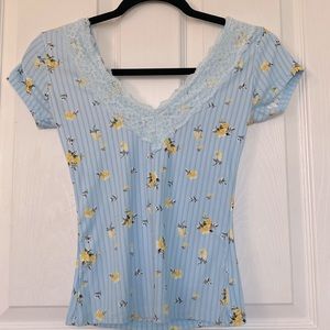 Rue 21 v-neck fitted shirt